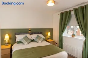 Tranquil Coastal Getaway Home - Image 4