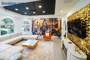 Casa Olympus Fort Lauderdale - Walk to the Beach! - Image 1