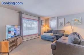 The Cozy Harriet Log Home - Image 1