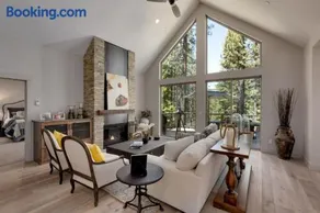 Grandview Manor - Luxury - Hot tub - Stylish - Image 1