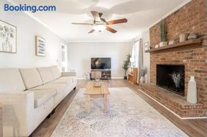 Serene on Sonning- Close to I-26- 20 Mins to Midtown - Image 2