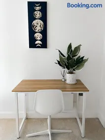 The Panda - Modern 2 Bedroom Apt in Manchester City Centre - Image 5
