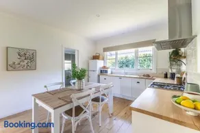 Myrtle Creek Cottage - Image 4
