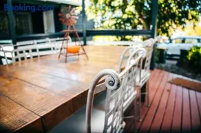 Gorgeous 3 bedroom raked ceiling cabin on the hill - Image 4