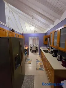 Hibiscus Retreat - Image 3