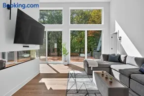 Chalet Lumina - Private Spa, Fire Pit, Pool Table - Image 1