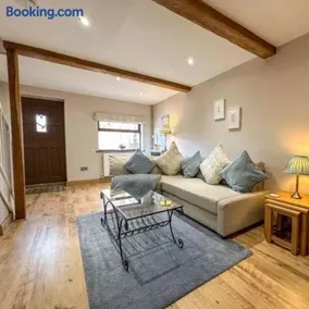 Meadow View Cottage - cosy, romantic & 20 mins from Alton Towers - Image 3