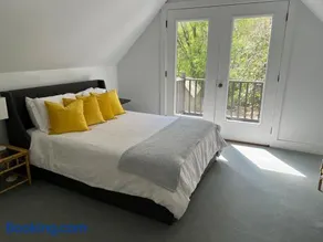 Edgewood Cottage - Image 2