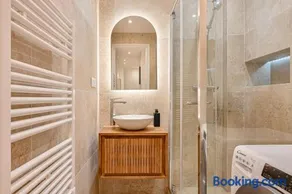 Suite Eiffel- Perfect location - Image 2