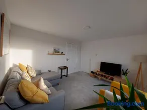 Sunny Hill View - Image 1