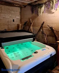 Gîte insolite dans un moulin à eau avec spa privatif - Image 2