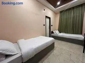 Hotel Maple Lawn - Image 4