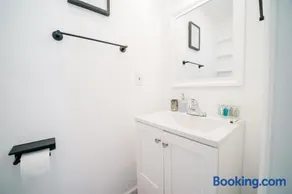 Modern 5BR DC Home Free Parking Steps from Metro Family-Friendly - Image 5