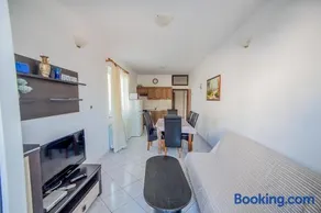 Apartment Sunshine 80 m from Beach - Image 2
