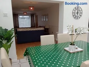 3BR House with garden near Bicester Village - Image 4