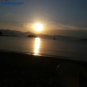 Arcadia Luxury Rooms Seaside Cuisine - Image 2