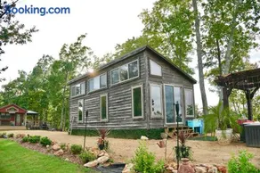 The Gemini-a dreamy, waterfront tiny cabin - Image 2