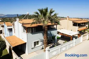 Elysium Villa, Refined Stay Close To Sandy Shore - Image 1