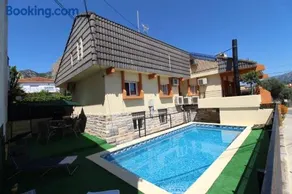 Chalet con piscina y barbacoa - Image 1