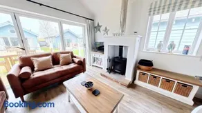 Sea Dog - Part of the The Bay Filey Holiday Village with pool, gym and direct beach access, pub, restaurant, tennis and meadows walks - Image 5