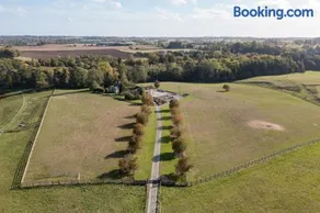 Crow House Barn - Image 1