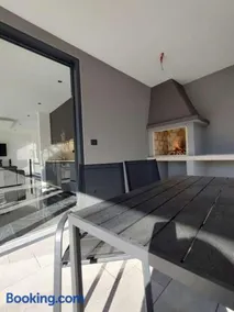 Green Luxury with heated pool, jacuzzi & sauna - Image 2