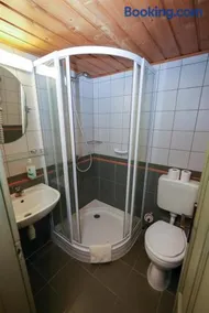 Wenckheim Vadászház - Image 1