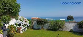 CASA EN PLAYA DE RAZO CON JARDIN Y VISTAS AL MAR - Image 3