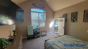 Large bedroom and bathroom with private entrance - Image 3