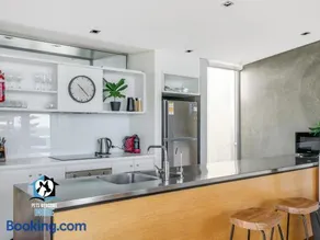 New York Loft Style Esplanade Retreat - Image 3