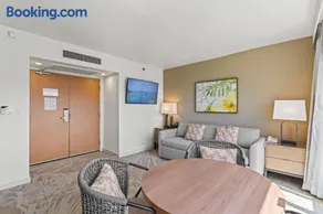 Ala Moana Hotel 1626 one bedroom w King bed - Image 2