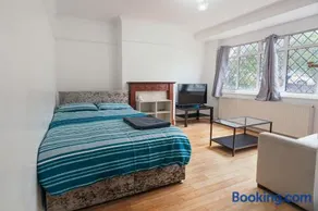 2 Bed, Wembley, Ealing, London - Image 2