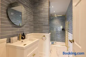 Luxury Cornish Seaview Bungalow - Image 3
