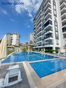 Luxury Apartment with Pool View Avsallar Alanya - Image 1