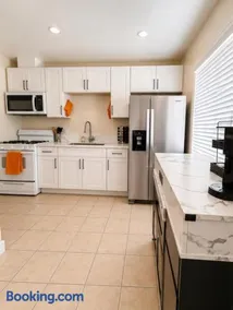 Quiet Furnished Pasadena Retreat Near Freeways - Image 2