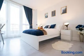 Modern Apartment- Birmingham- Broad Street & Brindley Place- 10 min walk from Bullring, 02 Arena, New Street Station & Grand Central - Image 2