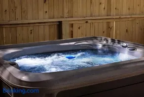 Luxe 2 Bed Dome w Hot Tub Deck Fire Pit & Bath - Image 3