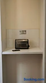 Cozy Studio with Private Access & En-Suite - Image 2