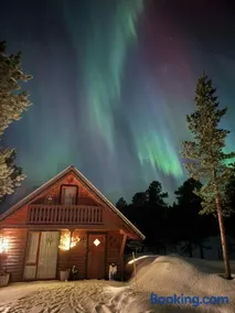 Cozy Mountain Cabin in Senja - Image 1