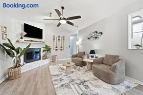 Cayuga Clubhouse Poolside Fun & Game Room - Image 2