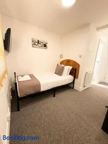 Savoy Court Hotel - Image 1
