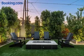 Stylish Oasis in Arcadia: Private Pool Prime Location - Image 2