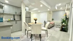 Modern 2BR Suite Private Entrance Parking New - Image 5