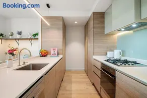 Relaxing Footscray Retreat Free Wifi & Train Stop - Image 3