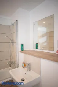 Modern 2BR apartment in Manchester - Image 2
