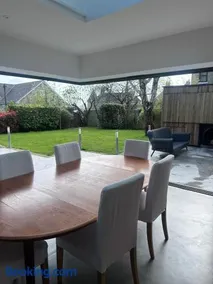 COWES Detached House 3 mins walk from town - Image 2