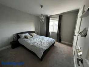 Cozy 3 bedroom home perfect for small gatherings - Image 2