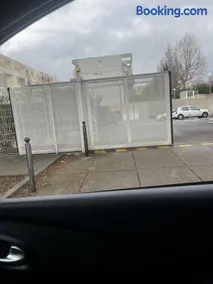 2 pièces terrasse clim parking et piscine - Image 2
