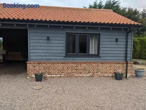 Private garden annexe with kitchenette - Image 2