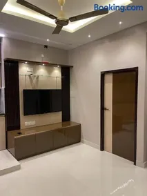 AVVAIRAM SERVICE APARTMENT G8 - Image 1